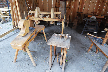 木制桌子木材加工车间图片