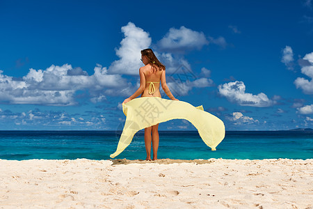 塞舌尔海滩萨龙的女人图片