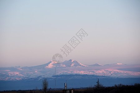 亚美尼亚山日出时图片