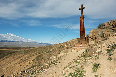 基督教古寺院十字KhorVirap附近土耳其亚美尼亚边境前的阿拉拉特山图片