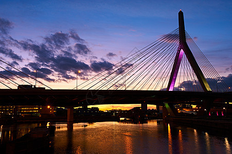 扎基姆堡山纪念桥日落波士顿,马萨诸塞州图片