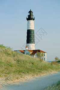 沙丘上的大山貂点灯塔,建于1867,密歇根湖,美国密歇根州图片