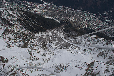 法国阿尔卑斯山的山峰覆盖着新鲜的雪冬季景观自然景观美丽阳光明媚的冬季图片