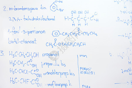 学校课堂背景中白板上的抽象科学化学分子结构图片