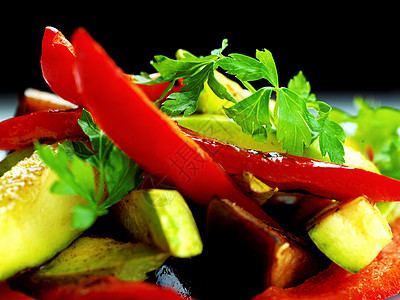 烤鲜肉蔬菜机健康食品分离白色背景背景图片