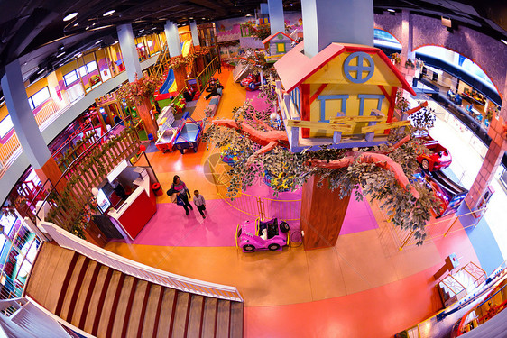 儿童电子游戏的现代购物中心游乐场图片