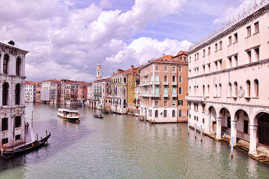 威尼斯,美丽浪漫的意大利城市海上与伟大的运河贡多拉斯图片
