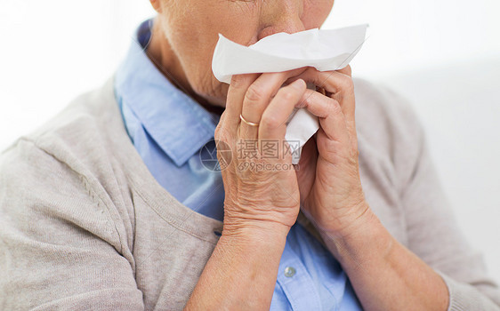 保健,流感,卫生,龄人的密切生病的老妇女家里鼻子纸巾图片