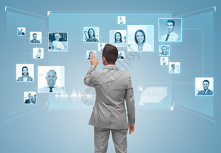 商业,人,沟通社交网络商人触摸虚拟屏幕上的联系人图标背蓝色背景图片