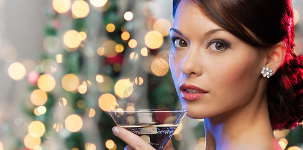 派,饮料,假日,豪华庆祝女人的脸与鸡尾酒诞树灯图片