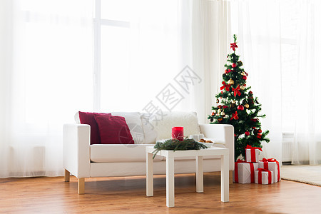 节日,庆祝,装饰内部沙发,桌子诞树与礼物家里图片