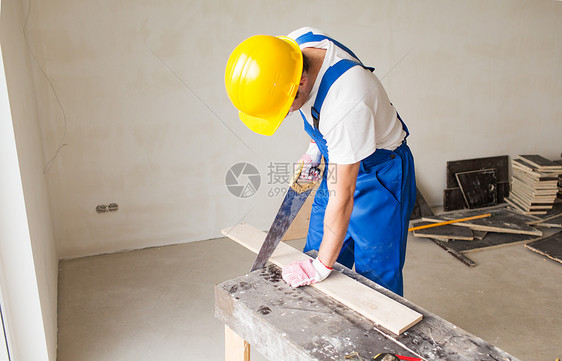 建筑,木工,修理,队合作人的建设者与手臂锯板桌子上图片