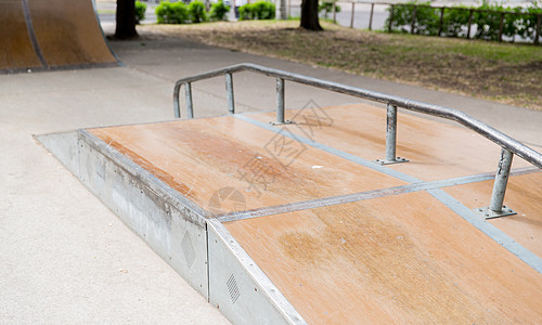 极限运动,滑板,设备青文化靠近城市滑板公园的坡道图片
