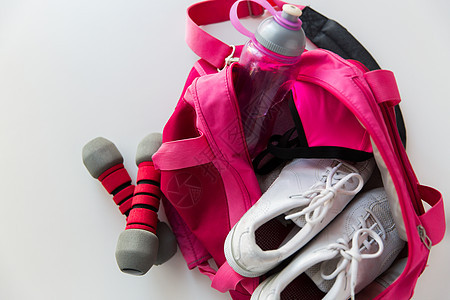 运动,健身,健康的生活方式物品的女体育用品背包哑铃图片
