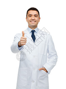 医疗保健,职业,人医学微笑的男医生穿着白色外套,竖大拇指图片