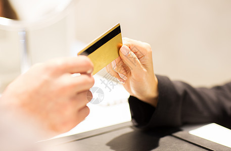 业务,销售,支付人的客户的手给卖方银行经理信用卡背景图片