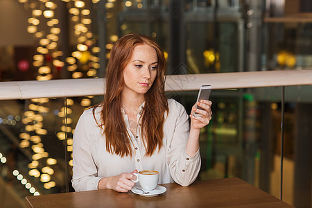 休闲,技术,生活方式人的女人与智能手机咖啡餐厅图片
