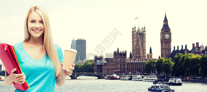 教育,学校,留学,饮料人的微笑的学生女孩与文件夹咖啡伦敦城市的背景图片