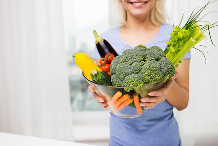 健康饮食,素食,饮食人的密切妇女蔬菜碗里图片