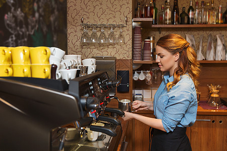 设备,咖啡店,人技术咖啡师妇女咖啡馆酒吧餐厅厨房用机器煮咖啡图片
