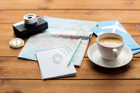 度假,旅游,旅游物品的空白记事本与,咖啡机票图片