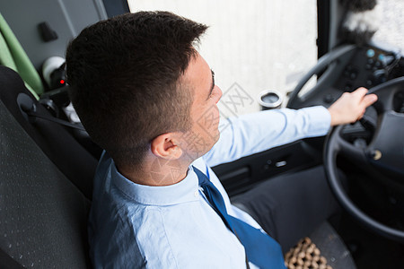 运输交通旅游公路旅行人的公共汽车司机方向盘驾驶客车图片