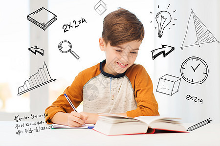 教育,童,人,家庭作业学校微笑的学生男孩,家里用数学涂鸦写笔记本图片