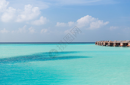 旅游,度假暑假的平房小屋海水异国情调的度假海滩图片