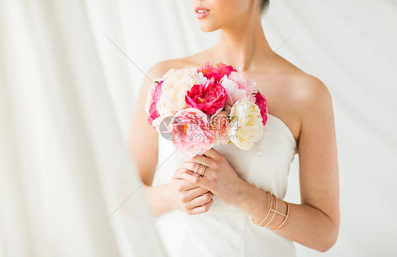 婚礼,假日,美丽,珠宝豪华美丽的女人新娘与花戴着金戒指手镯图片