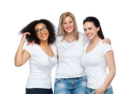 友谊,多样化,身体积极人的群快乐的同大小的女人穿着白色T恤拥抱图片