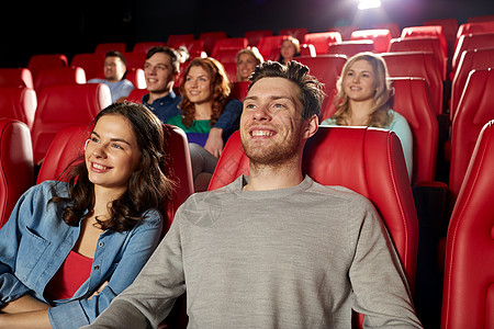 电影,娱乐活动人们的快乐的朋友剧院看电影图片