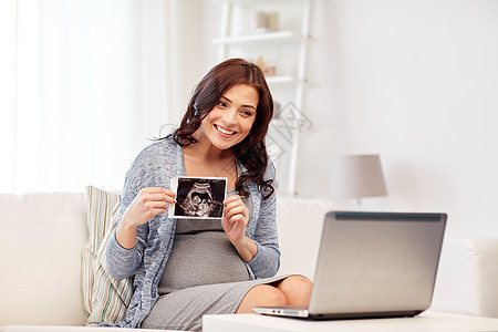 怀孕,母亲,人医学快乐的孕妇与笔记本电脑视频通话超声波图像家里图片