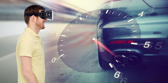三维技术,虚拟现实,娱乐活动人的快乐的轻人与虚拟现实耳机3D眼镜玩赛车游戏速表街道比赛背景图片