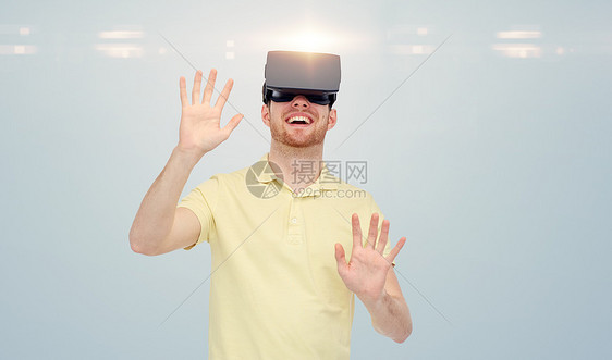三维技术,虚拟现实,娱乐活动人们的快乐的轻人与虚拟现实耳机3D眼镜灰色背景下玩游戏图片