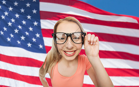 ,教育人民的快乐的微笑轻妇女十几岁的女孩眼镜美国背景图片