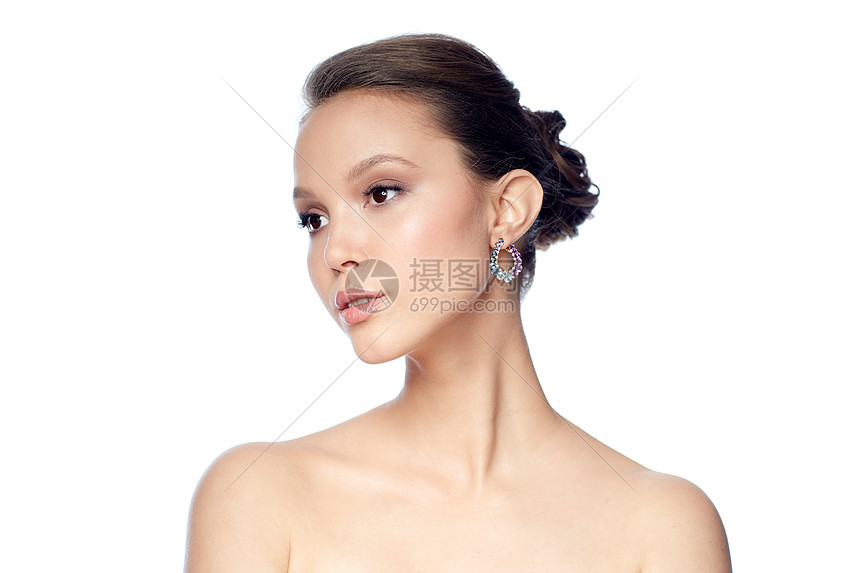 美丽,珠宝,配饰,人奢侈的特写美丽的亚洲女人的脸与耳环图片