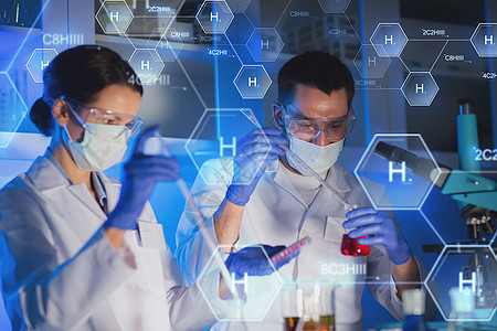 科学化学生物学医学人的用吸管烧瓶临床实验室氢化学配方进行测试研究的轻科学家的特写图片