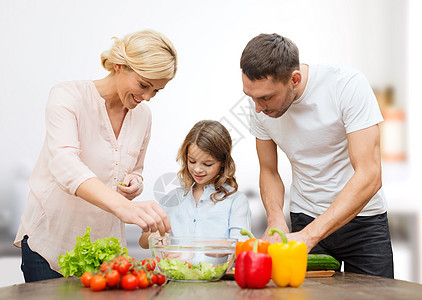 素食,烹饪,幸福人们的快乐的家庭烹饪蔬菜沙拉晚餐厨房背景图片