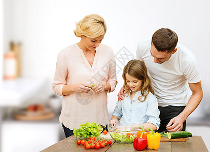 素食,烹饪,幸福人们的快乐的家庭烹饪蔬菜沙拉晚餐厨房背景图片