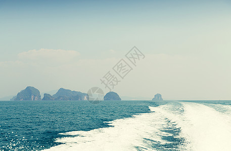 帆船休闲旅游旅游帆船游艇上的海景图片