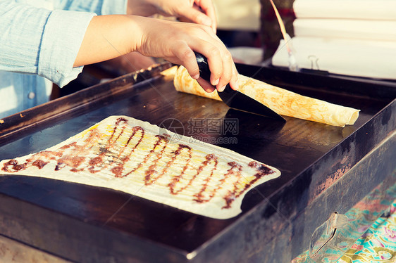 烹饪,亚洲厨房,销售食品厨师煎薄煎饼街头市场图片