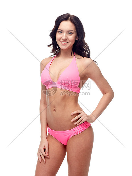 人,时尚,泳装,夏天海滩的快乐的轻女人穿着粉红色比基尼泳衣图片