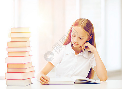 教育学校小学生女孩学校学阅读书籍学校学的学生女孩图片