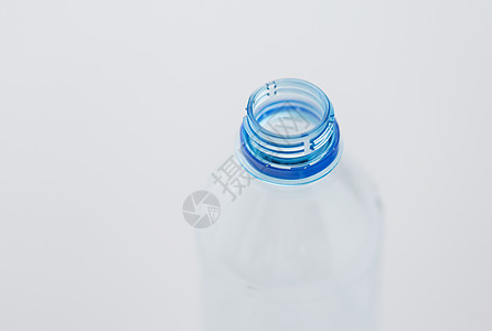 回收,健康饮食食品储存干净的空用塑料水瓶颈图片