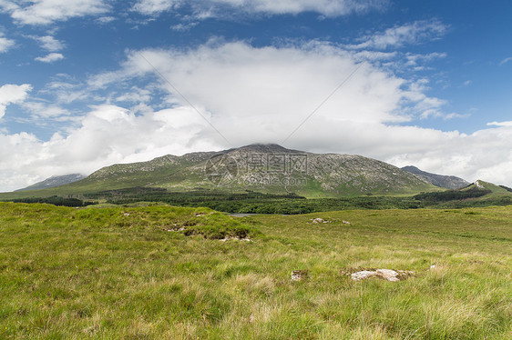 自然景观爱尔兰康奈马拉平原山丘的查看爱尔兰康奈马拉的平原山丘图片