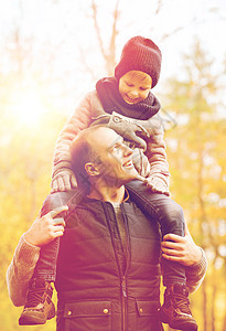 家庭,童,季节人的快乐的父亲儿子秋天的公园玩得开心图片