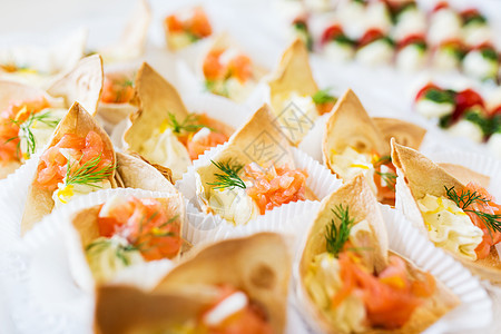 食物,餐饮健康的饮食玉米与鲑鱼鱼馅图片