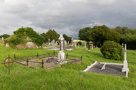 古老的纪念碑埋葬爱尔兰凯尔特墓地墓地上的旧墓碑废墟爱尔兰旧凯尔特墓地图片