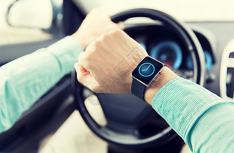 交通,商务旅行,技术,时间人的近距离的人与手表智能手表驾驶汽车图片