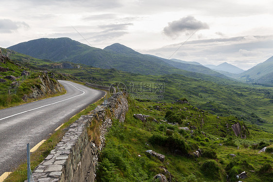 旅行,旅行乡村查看沥青路岩石山康奈马拉爱尔兰图片